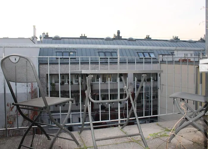 Top Floor Apartment Near Palace Schoenbrunn